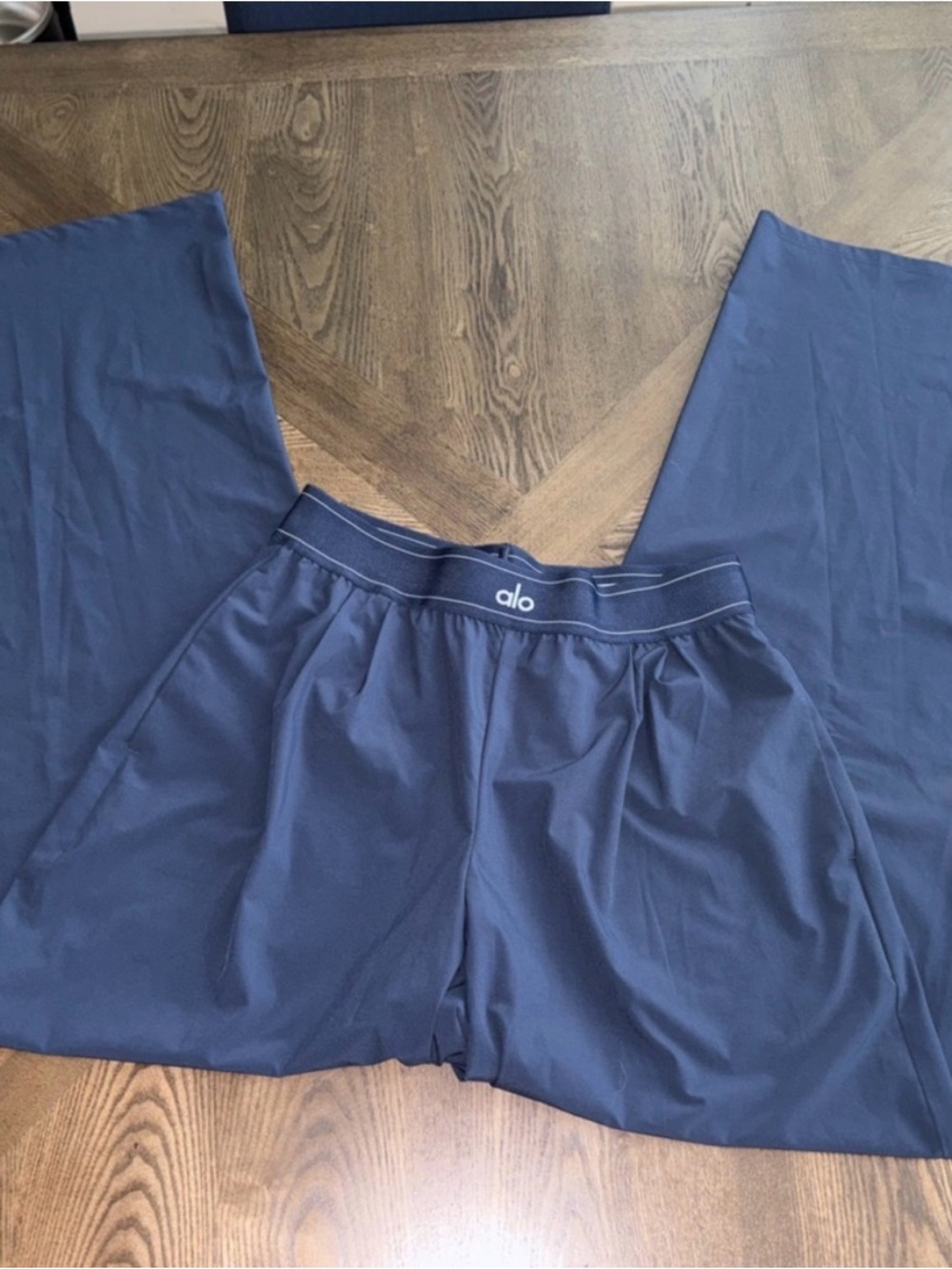ALO Yoga Navy Wide-Leg Lounge Pants with Logo Waistband - Picture 2 of 3